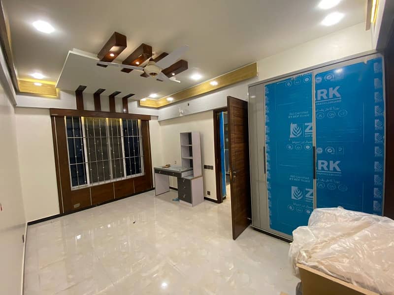 3 BED DRAWING DINNING WEST OPEN JUST LIKE BRAND NEW APARTMENT FOR RENT IN JAUHAR 1