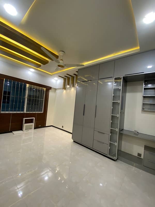 3 BED DRAWING DINNING WEST OPEN JUST LIKE BRAND NEW APARTMENT FOR RENT IN JAUHAR 3