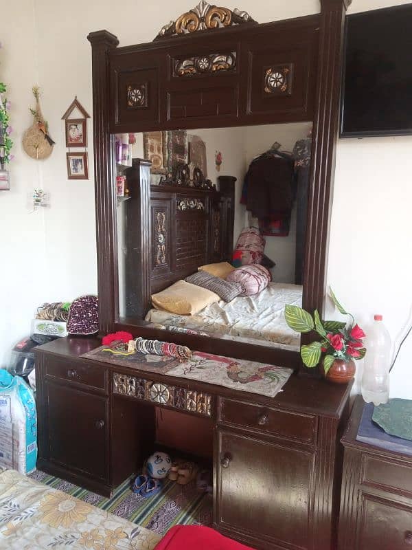 king bed + dressing + sidetables + condition used and good 2