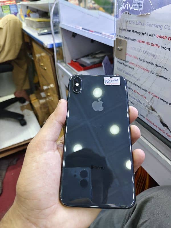 IPHONE XS MAX VERY CLEAN CONDITION 82 PERCENT 5