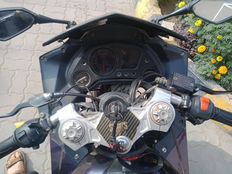 heavy bike 400 cc 10