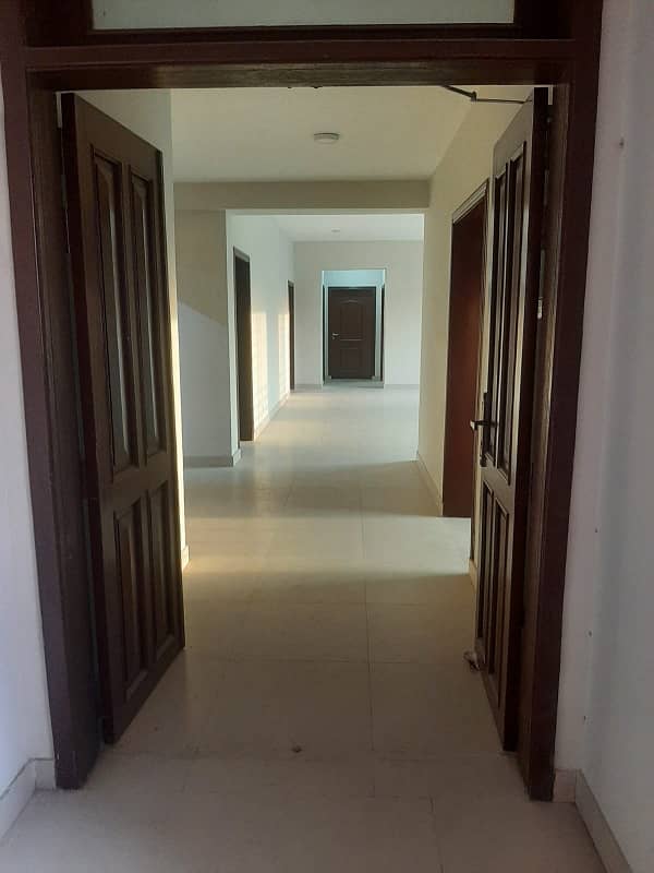 New 12marla 4 bedrooms ground floor near McDonald demand 475 Lakh 15