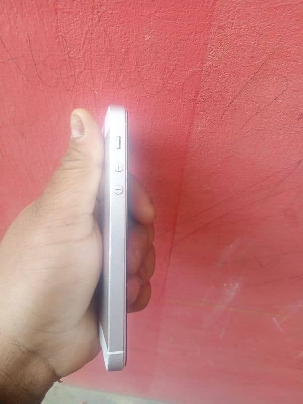 I phone 5s PTA Approved  usd contact 03084651226 2