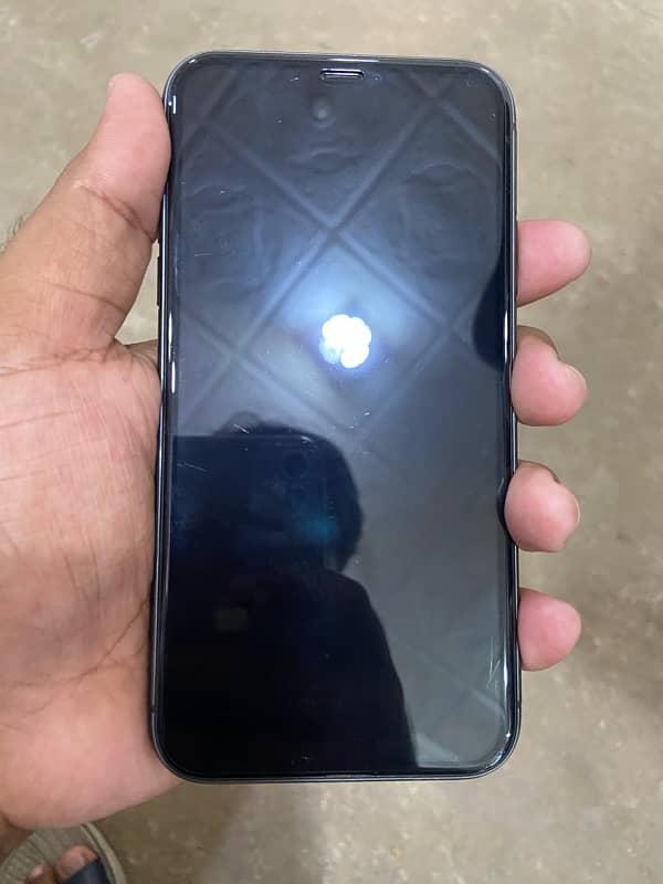 I phone 11 pta aproved 128 gb with box and chargr 6