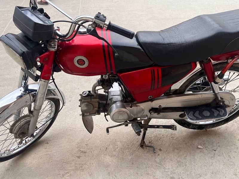 Honda CD-70 2015 4