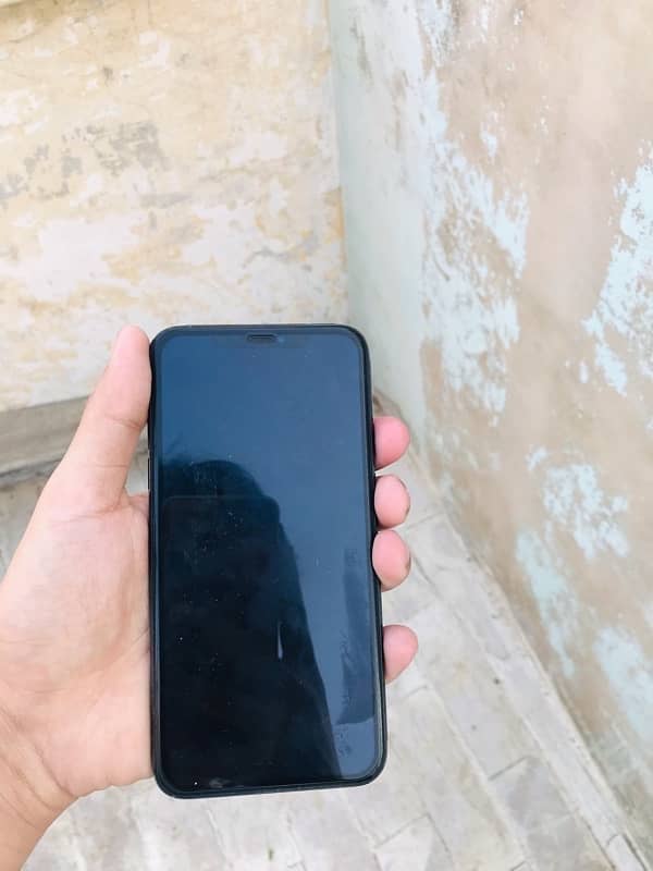 iPhone 11 Pro Max 64 GB F/U sim working 1