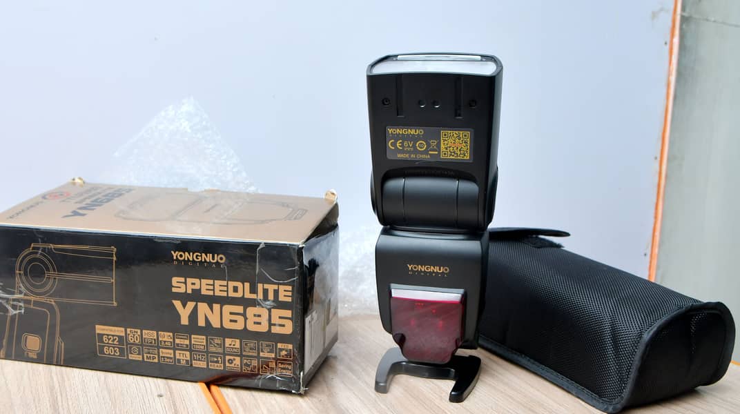 Yongnuo YN685 Wireless TTL Speedlite for Nikon Cameras 1