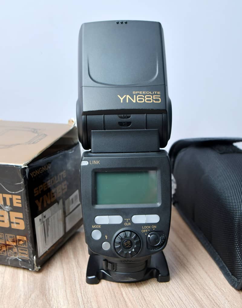 Yongnuo YN685 Wireless TTL Speedlite for Nikon Cameras 2