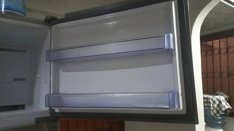 Dawlance Refrigerator 2,3 month used like new 1