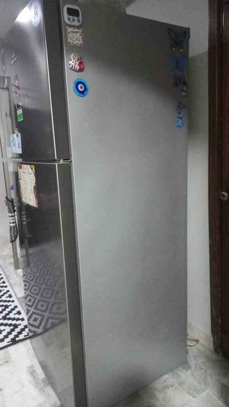 Dawlance Refrigerator 2,3 month used like new 2