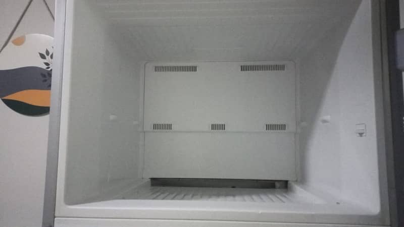 Dawlance Refrigerator 2,3 month used like new 3