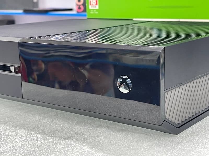 Xbox One 500GB Just Like Brand New Slightly Used 12