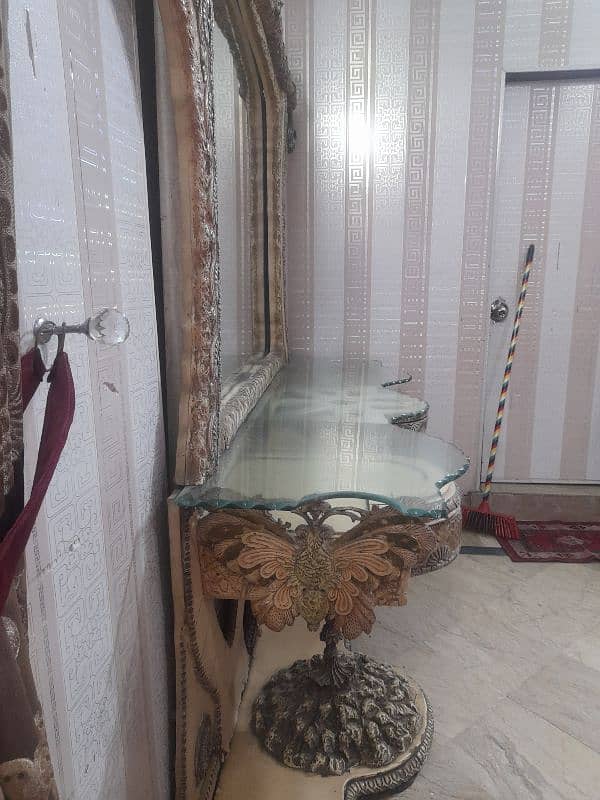 dress table with good mirror 3