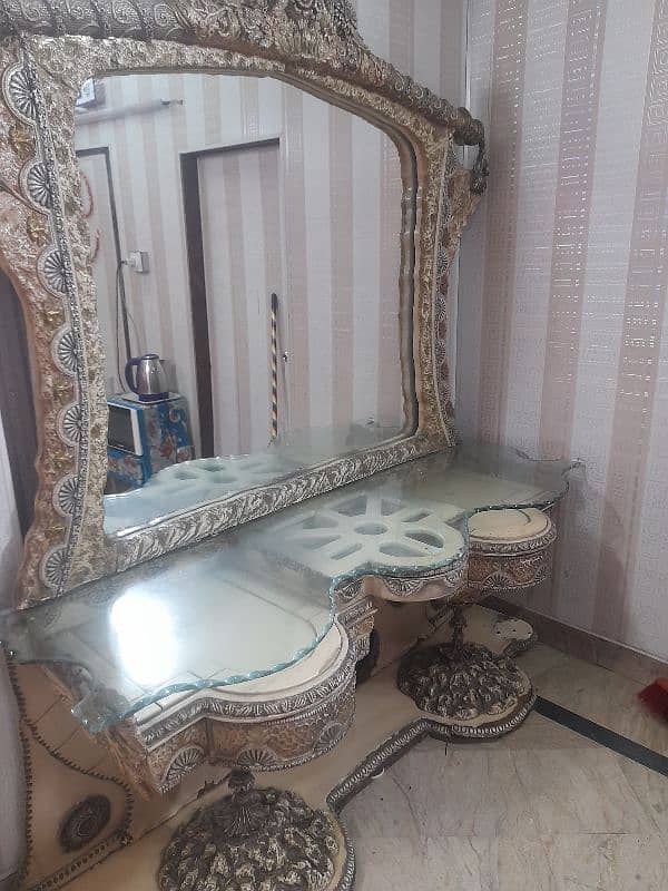 dress table with good mirror 4