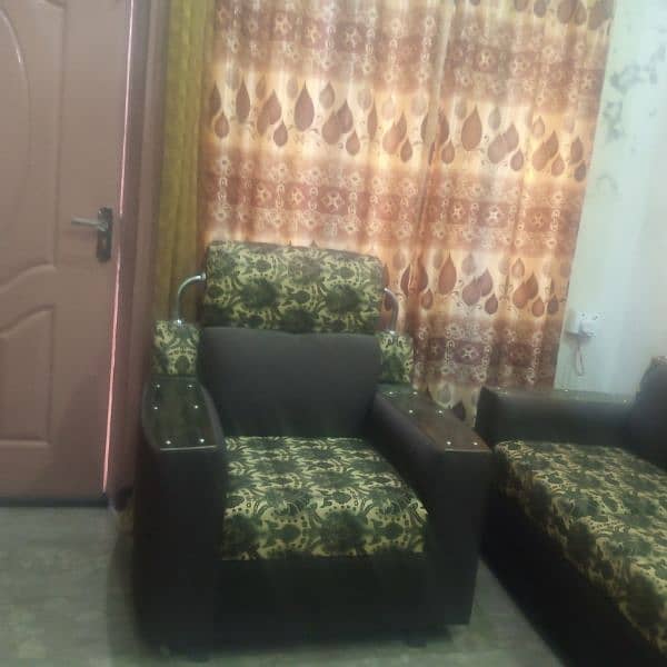 1 , 2 , 3 seaters sofa set . . Almost new unused 3