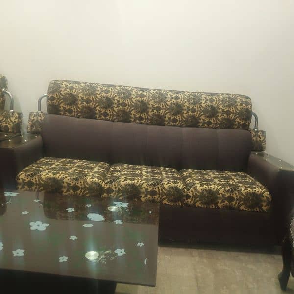 1 , 2 , 3 seaters sofa set . . Almost new unused 6