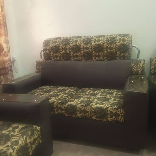 1 , 2 , 3 seaters sofa set . . Almost new unused 7