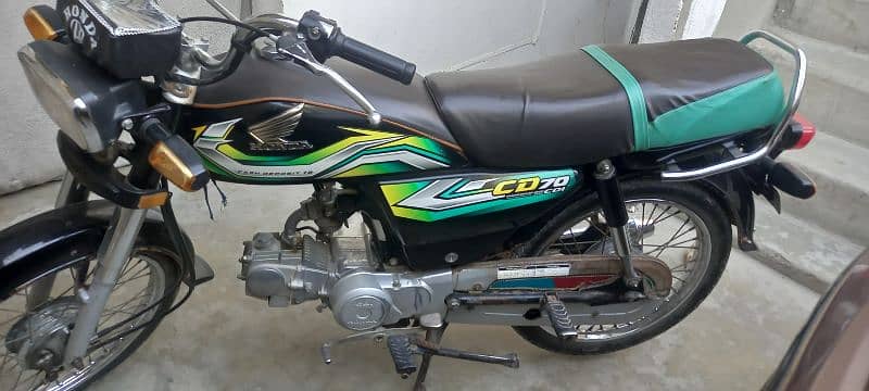 assalam alkuam I'm selling honda cd 70 ok bike hai 4