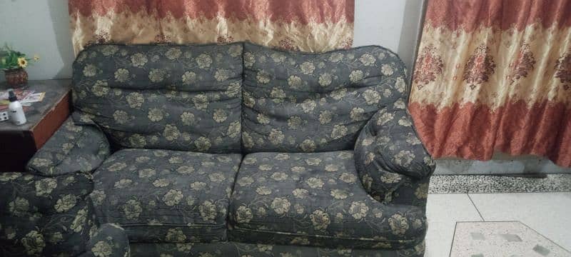 7 sitter sofa set in 8/10 good condition 1