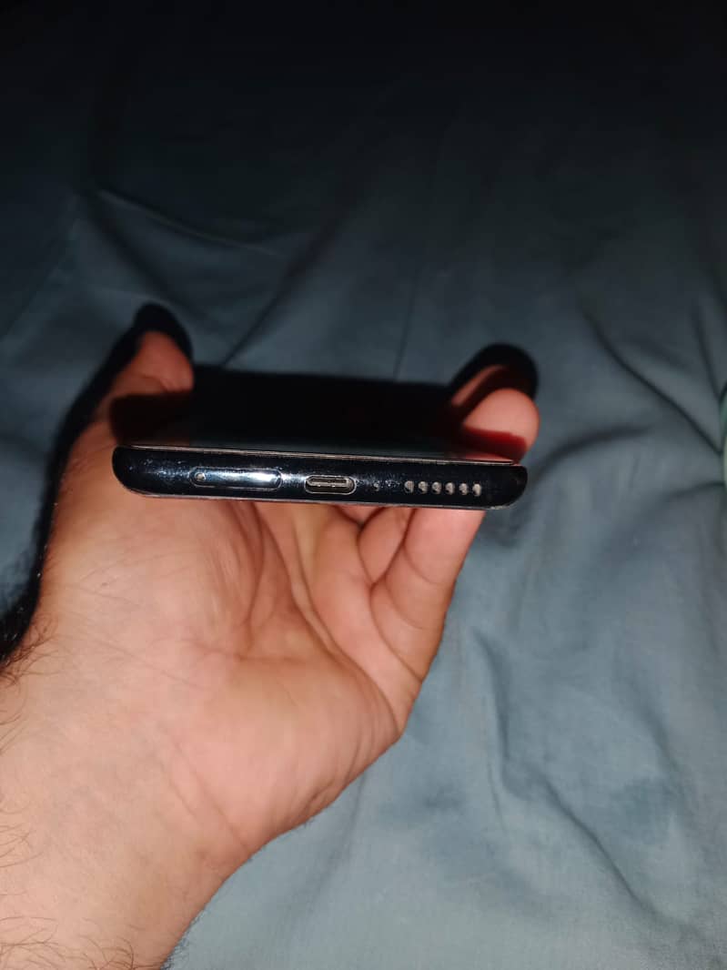 moto edge 30 pro with 7 back cover   12/256 with dual sim approved 3