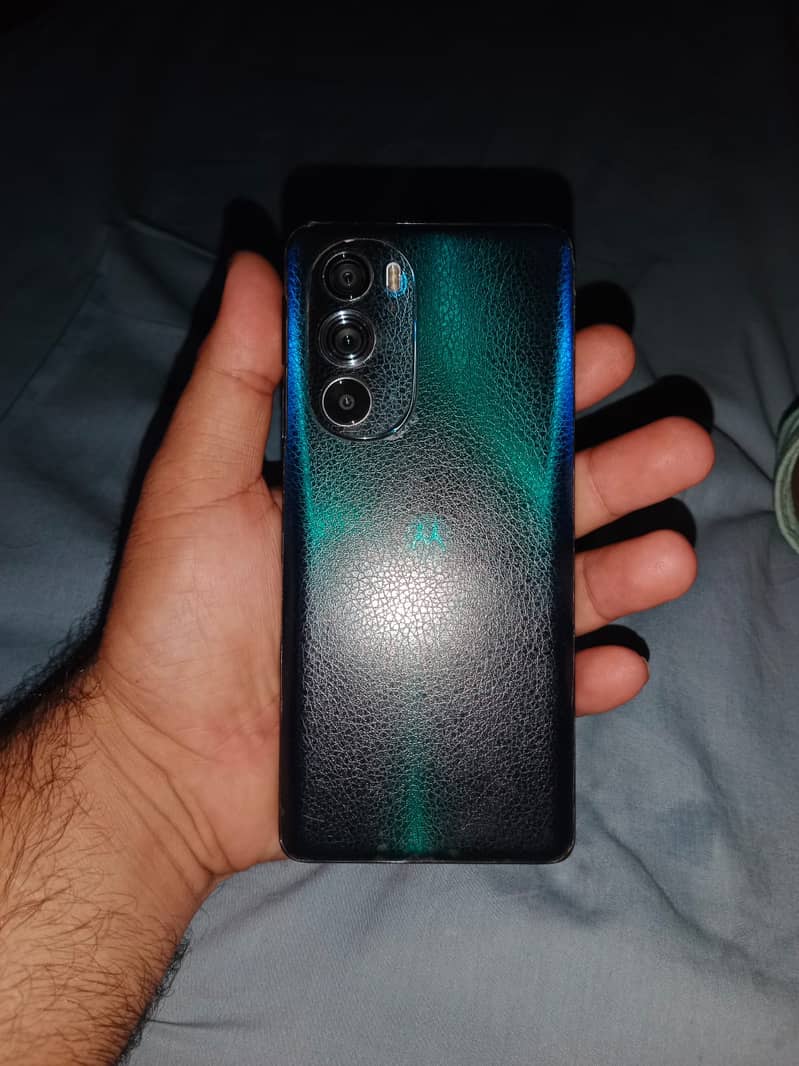 moto edge 30 pro with 7 back cover   12/256 with dual sim approved 5