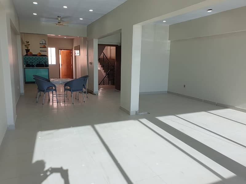 Office for Rent in DHA - Rs. 80,000 3