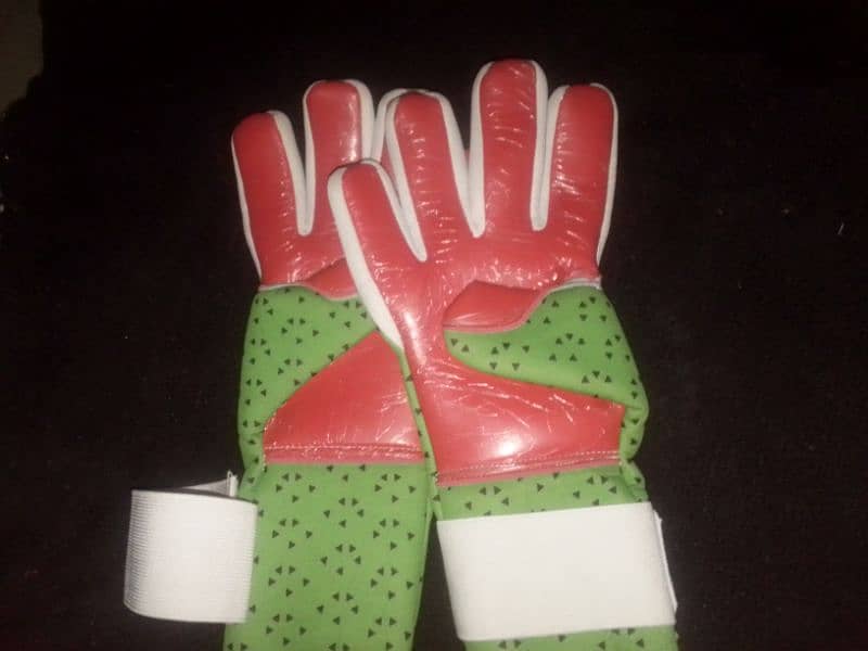 Gloves in sample 1