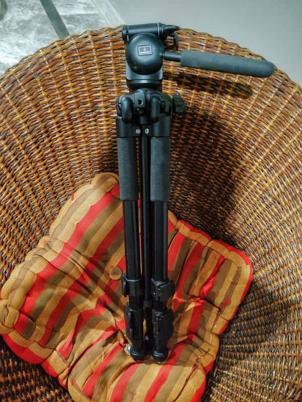 manfrotto tripod 1