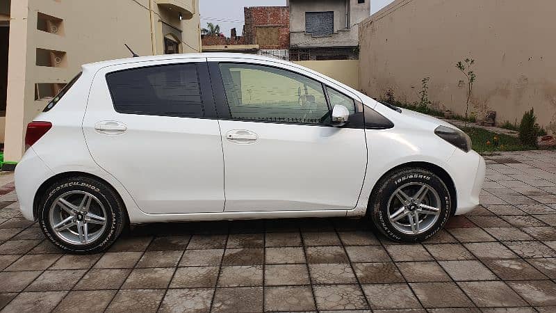 Toyota Vitz 2014 5