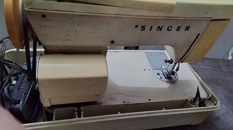 Urgent Sale Singer Sewing machine 2