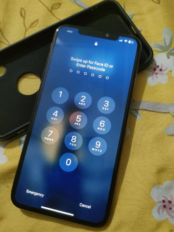 iPhone XS Max condition 10 / 10 gp 64 PTA Proof 9