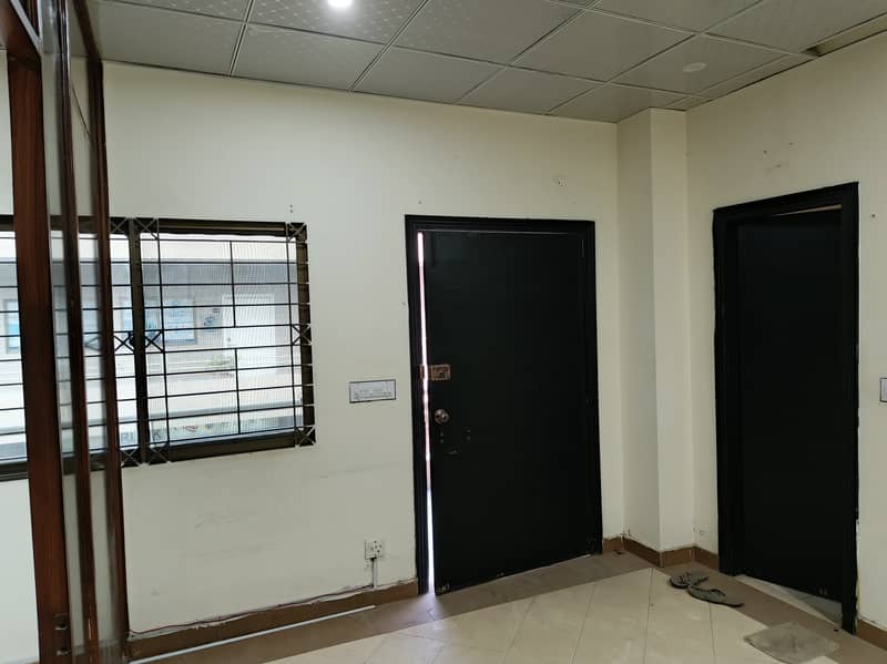 Office availabel for Rent with office Partition & Ceiling 1