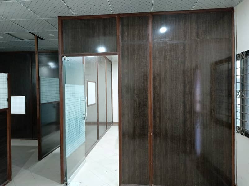 Office availabel for Rent with office Partition & Ceiling 3