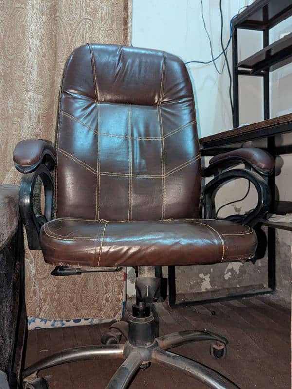 Executive Chair With STEEL BASE 1