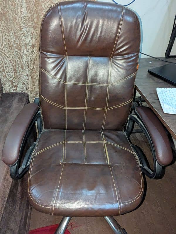 Executive Chair With STEEL BASE 2