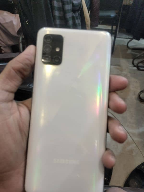 samsung a51    only box sath ga 10 x8.  glass thora sa break ha 0