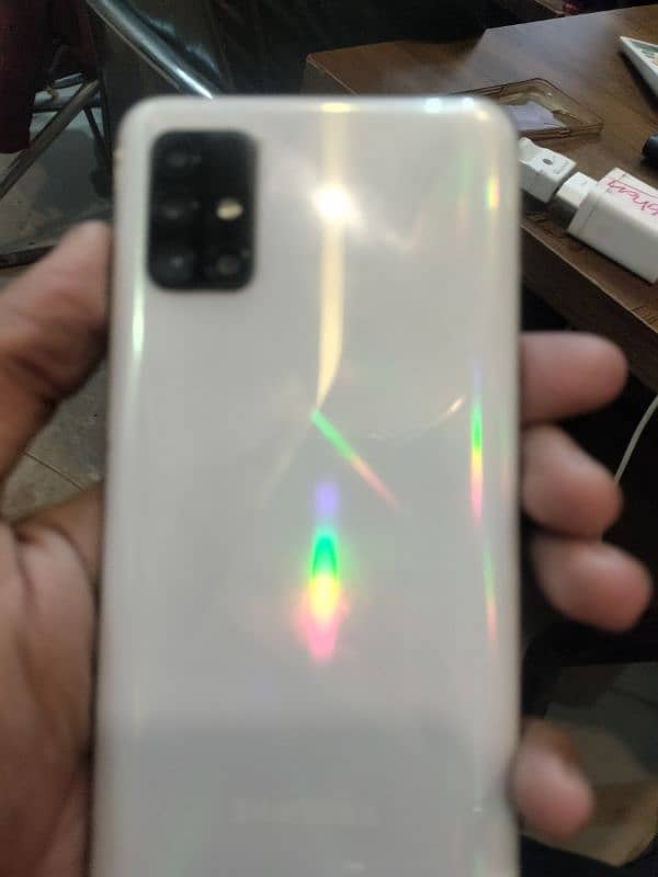 samsung a51    only box sath ga 10 x8.  glass thora sa break ha 3