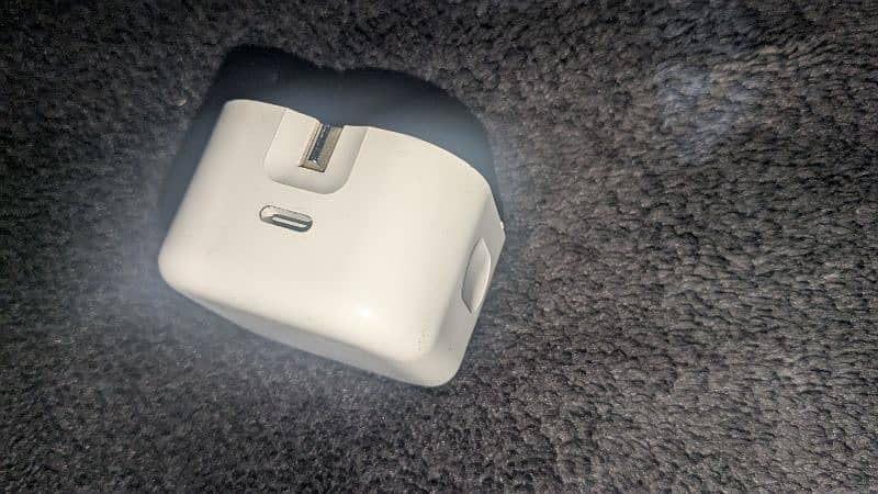 iphone charger original 10 by 10 condition 2