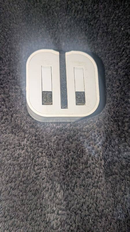 iphone charger original 10 by 10 condition 3