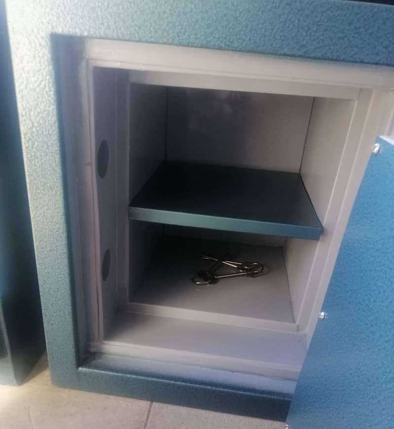 Locker & Safe 4