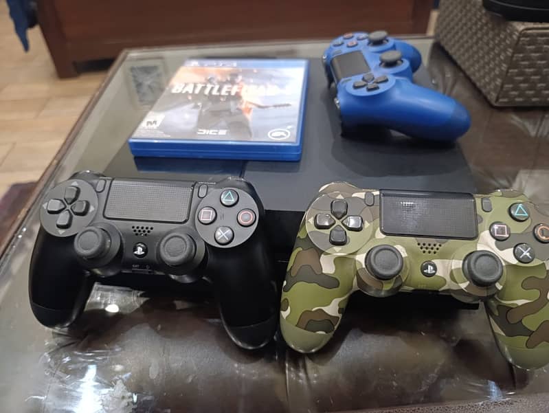 Used PS4 fat, 500GB, BattleFeild 1 disc, 3 controllers (Without box) 1