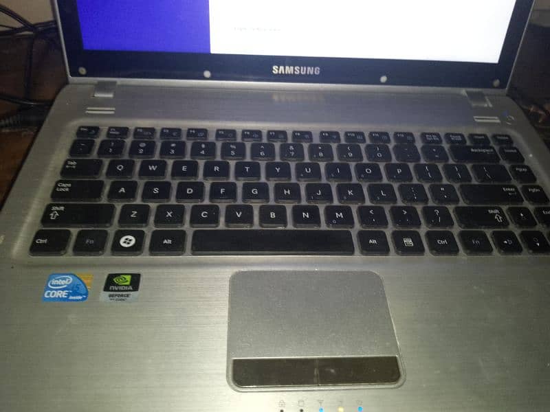 Samsung Laptop 1st Gen Windows 8 – Keyboard 80% Working + Free Mouse 2