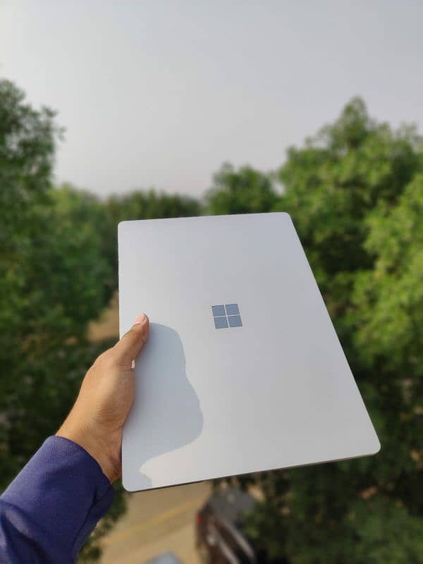 Microsoft Surface Laptop 2 5