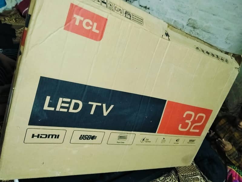 32" TCL Smart LCD With Box 0