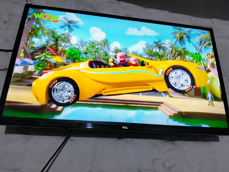 32" TCL Smart LCD With Box 8