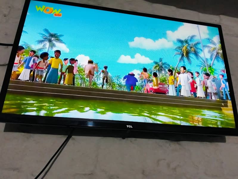 32" TCL Smart LCD With Box 10