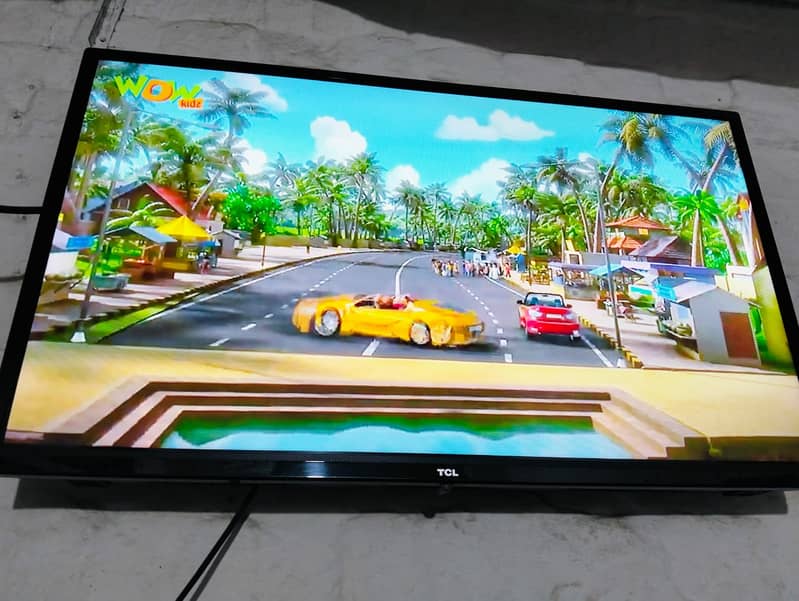 32" TCL Smart LCD With Box 16