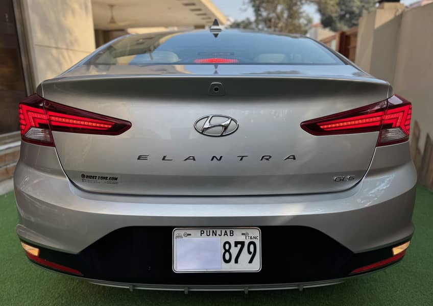 Hyundai Elantra 2022 12