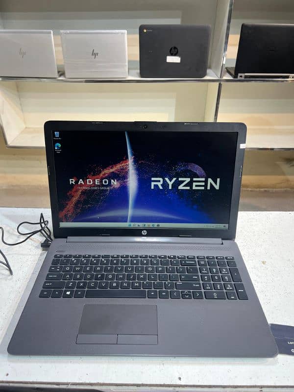 Hp 255 G7 Ryzen 3 3200u Gameing laptop dedicated gpu 5