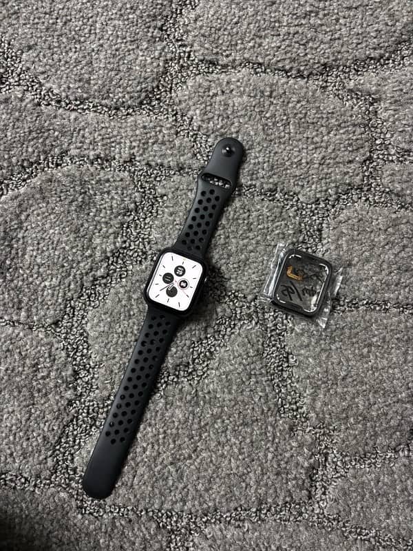 Apple watch series 6 44mm nike edition with extra body 0